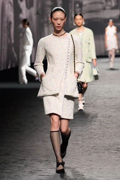Look 19